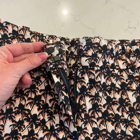 Trina Turk Shorts Palm Tree Print‎ Size 4 - Picture 4 of 8